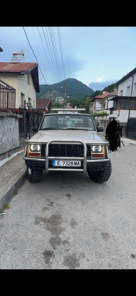 Jeep Cherokee Jeep Cherokee 2.5i с газ, снимка 1