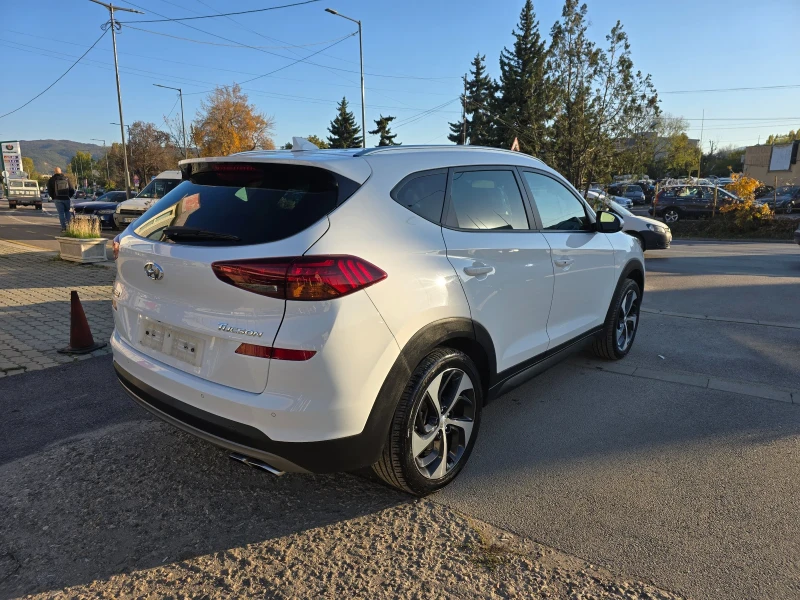 Hyundai Tucson 1.6.136k перфектен, снимка 4 - Автомобили и джипове - 47762123