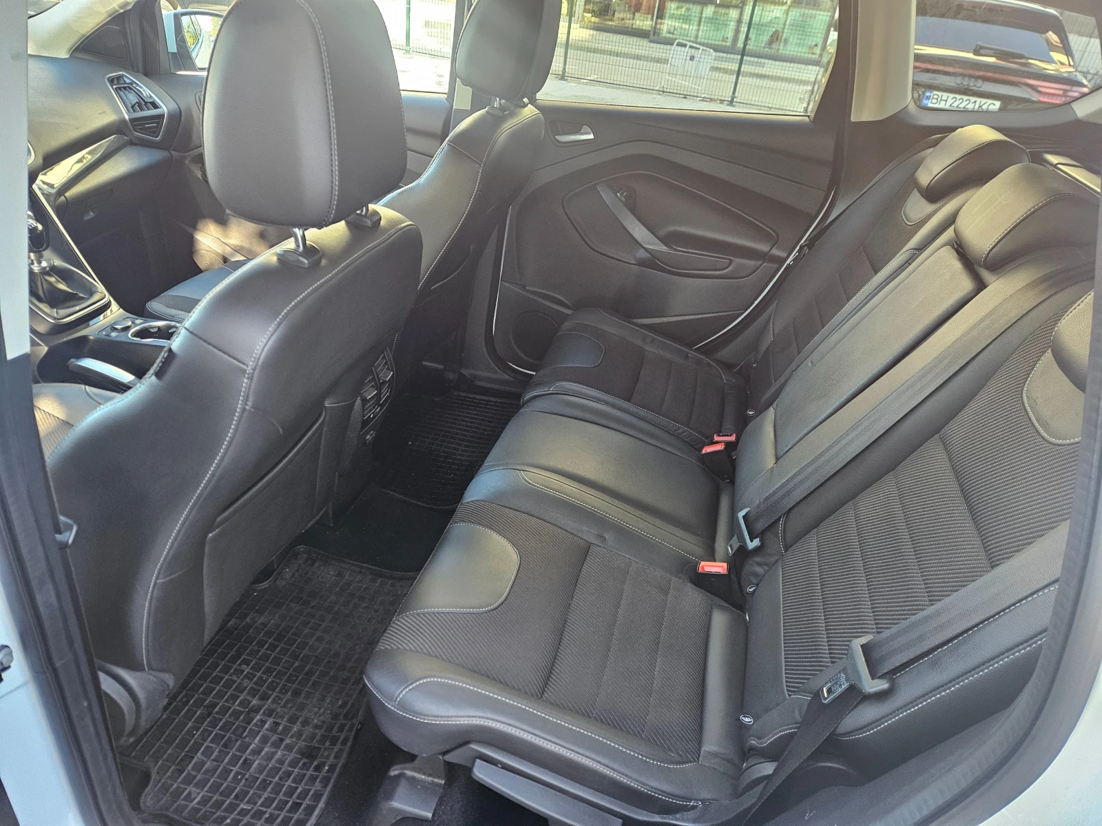 Ford Kuga TITANIUM 4WD EURO5 - изображение 9