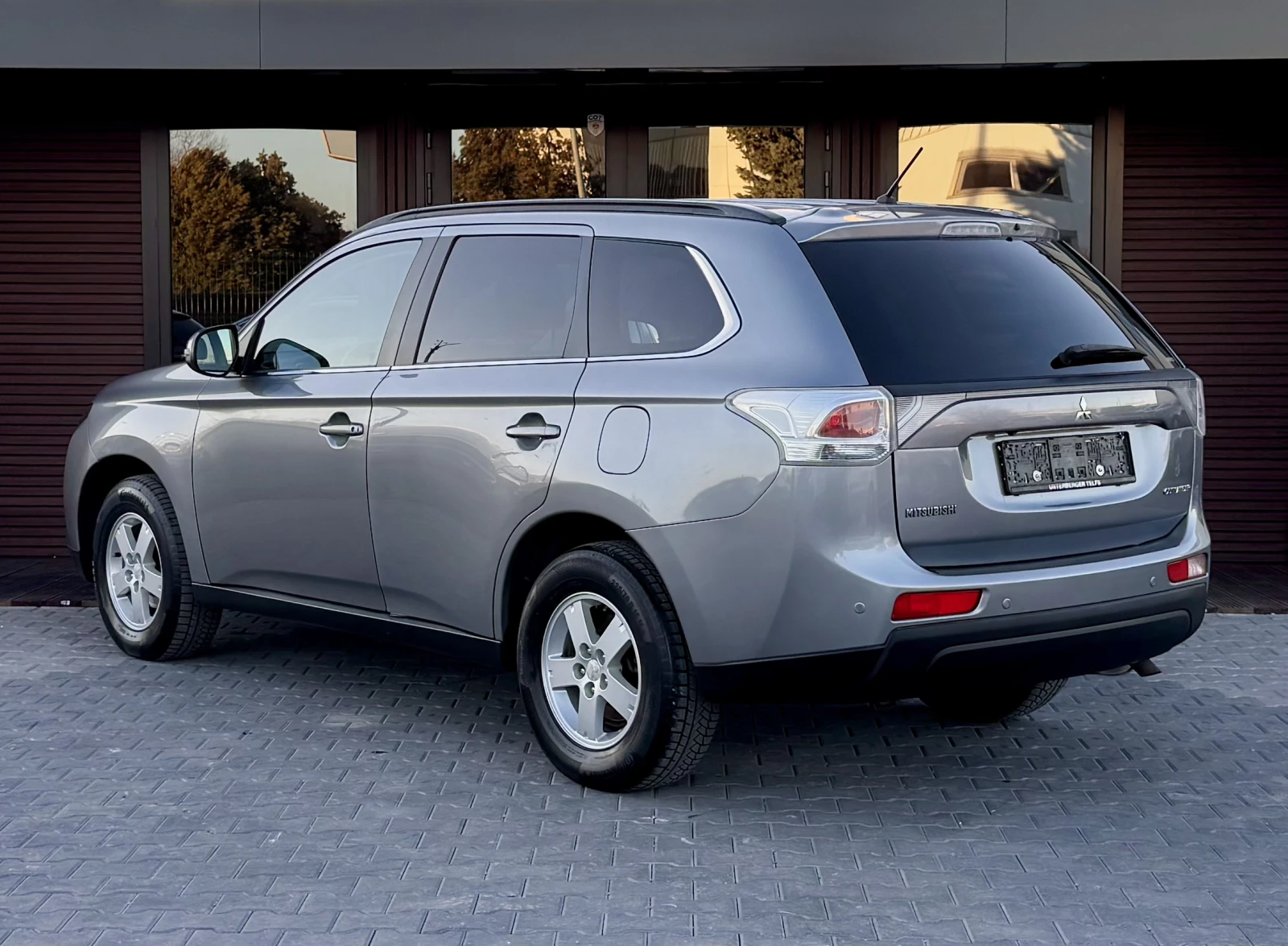 Mitsubishi Outlander - 4x4 - Xenon - Сменени вериги - 2.2D - 7 местен - - изображение 4