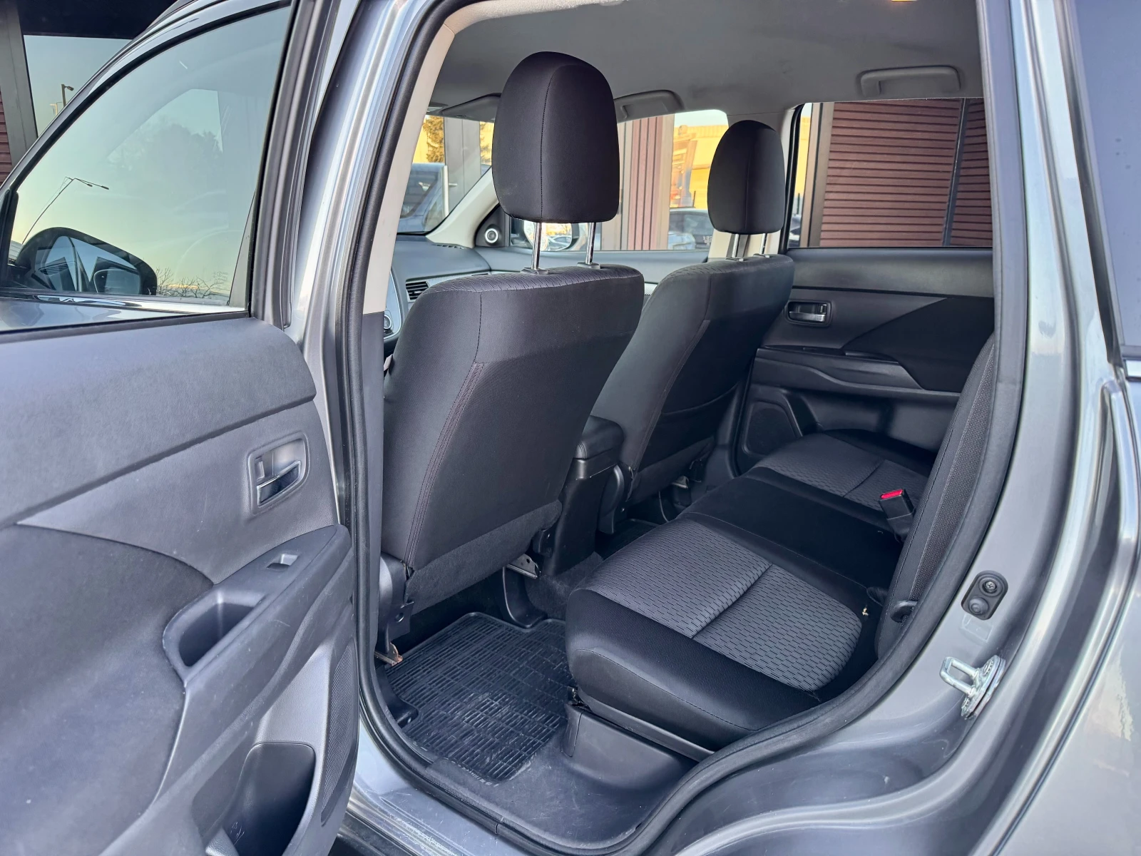 Mitsubishi Outlander - 4x4 - Xenon - Сменени вериги - 2.2D - 7 местен - - изображение 8