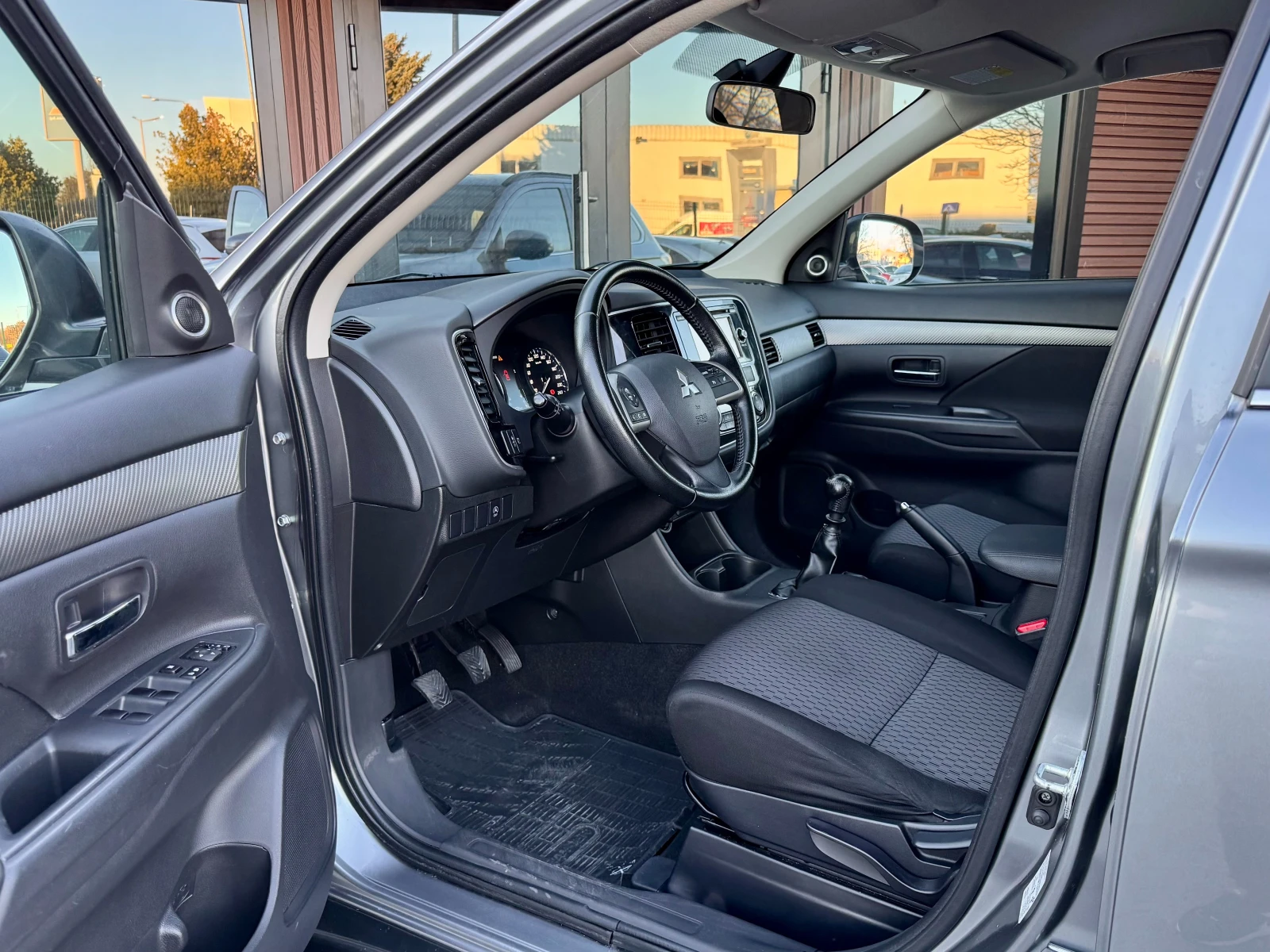 Mitsubishi Outlander - 4x4 - Xenon - Сменени вериги - 2.2D - 7 местен - - изображение 7