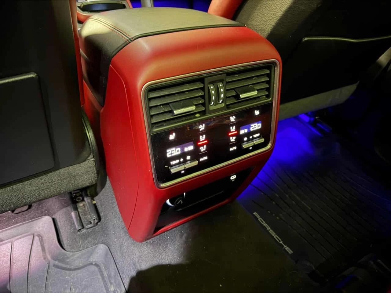 Porsche Cayenne | AWD | CARFAX | 360 | ОБДУХВАНЕ | ПАНОРАМА | , снимка 10 - Автомобили и джипове - 54348491