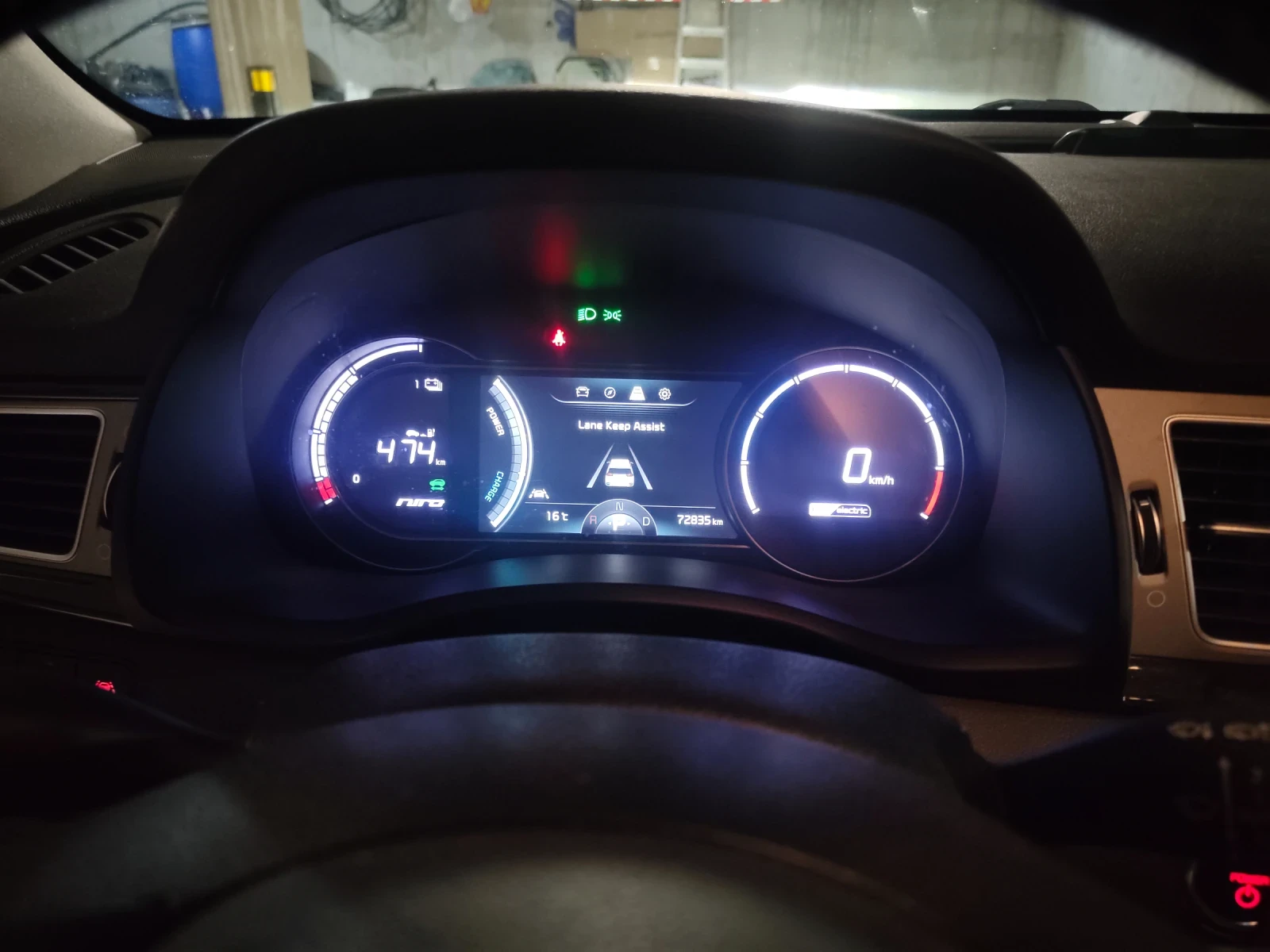 Kia Niro 65 kWh, ExecutiveLine, 100% SOH, Термопомпа, снимка 11 - Автомобили и джипове - 54494441
