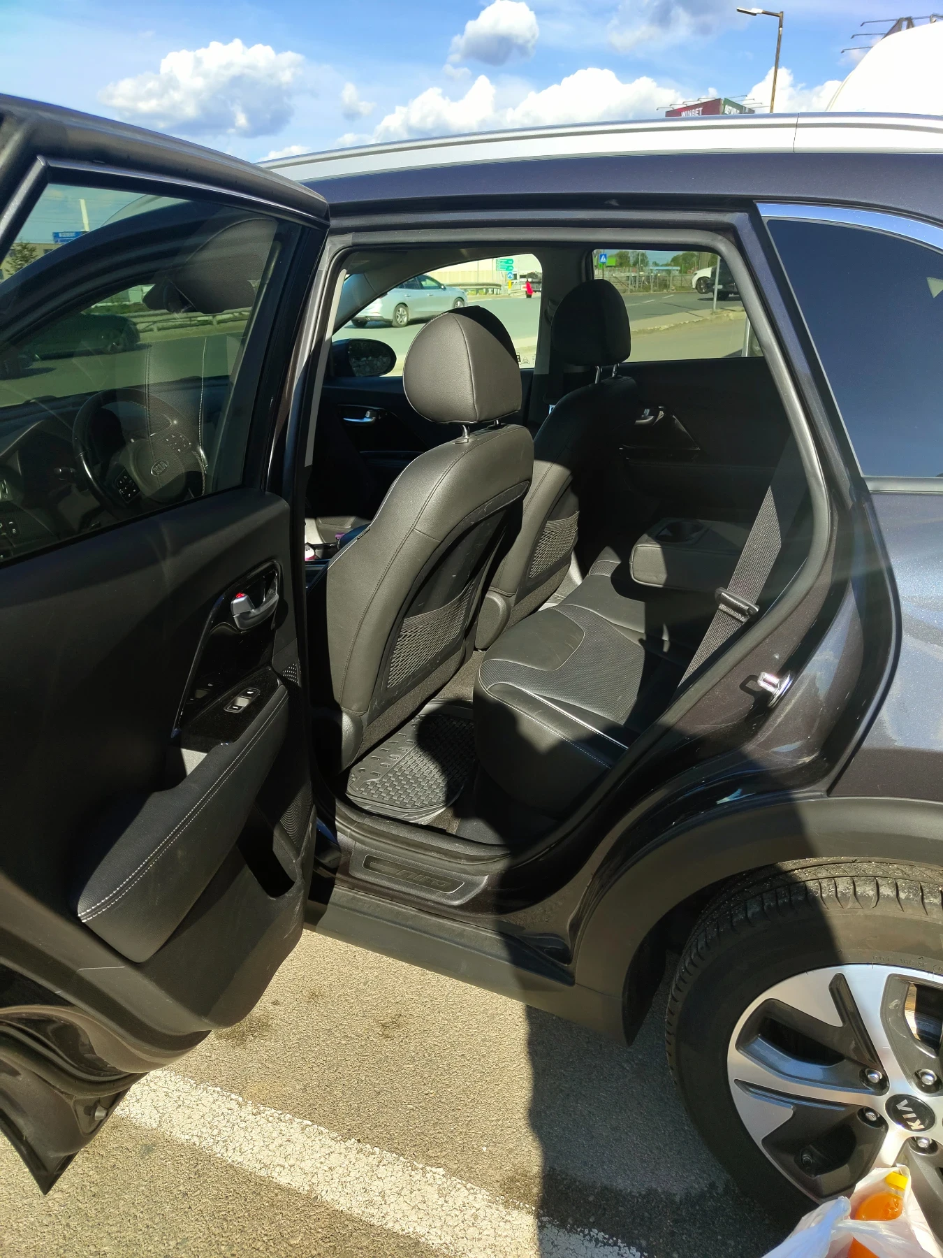 Kia Niro 65 kWh, ExecutiveLine, 100% SOH, Термопомпа, снимка 8 - Автомобили и джипове - 54494441