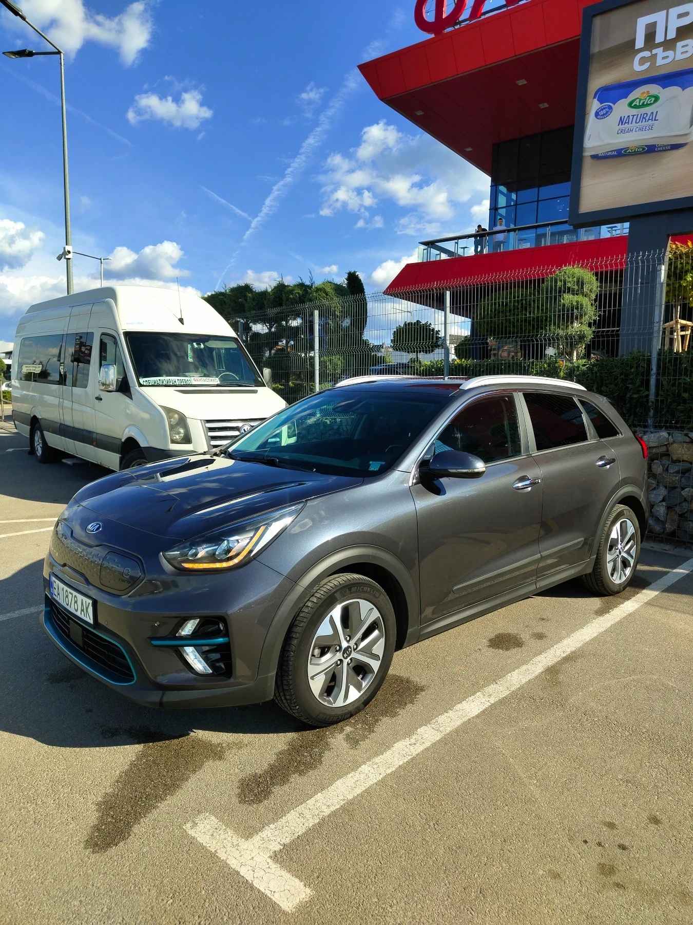Kia Niro 65 kWh, ExecutiveLine, 100% SOH, Термопомпа, снимка 3 - Автомобили и джипове - 54494441