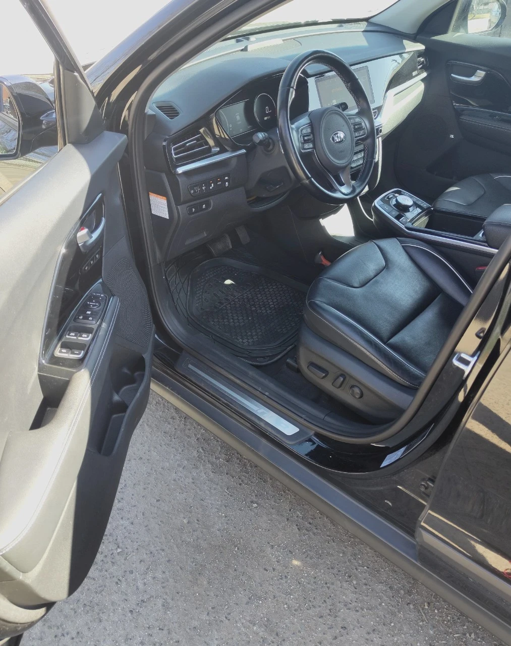 Kia Niro 65 kWh, ExecutiveLine, 100% SOH, Термопомпа, снимка 7 - Автомобили и джипове - 54587180