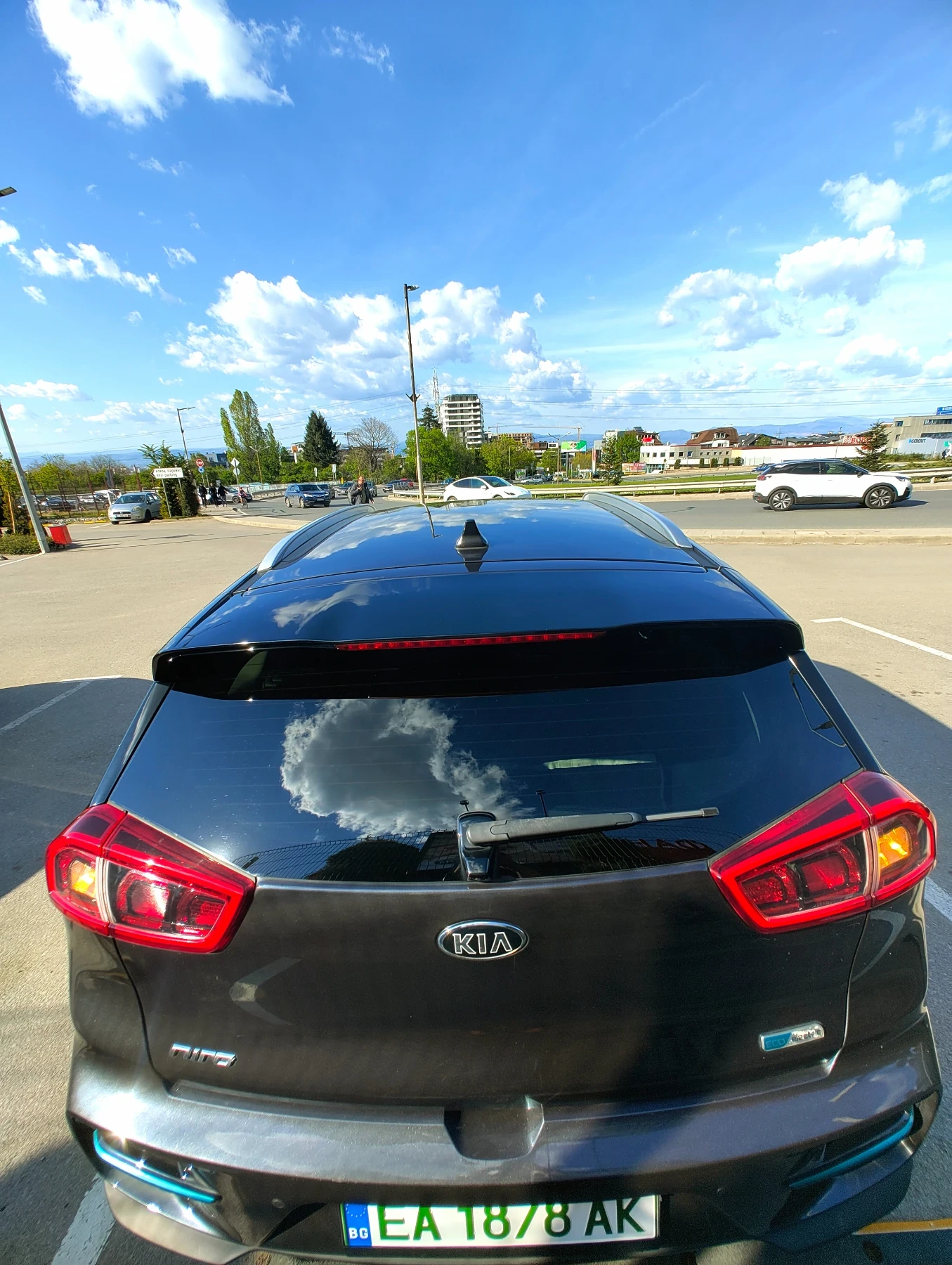 Kia Niro 65 kWh, ExecutiveLine, 100% SOH, Термопомпа, снимка 5 - Автомобили и джипове - 54494441