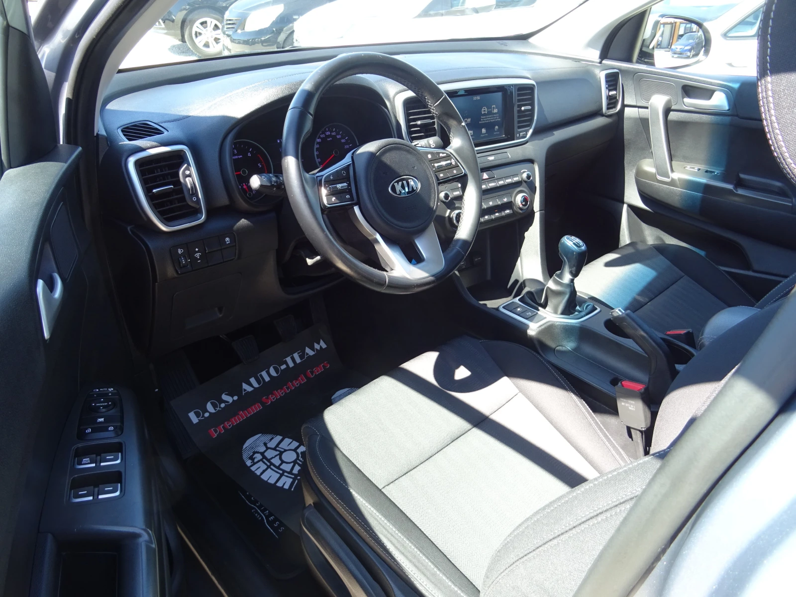 Kia Sportage 1.6CRDI 2WD Buisness, снимка 9 - Автомобили и джипове - 54676134