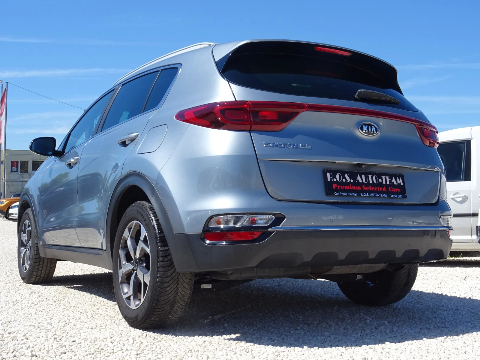 Kia Sportage 1.6CRDI 2WD Buisness, снимка 3 - Автомобили и джипове - 54676134