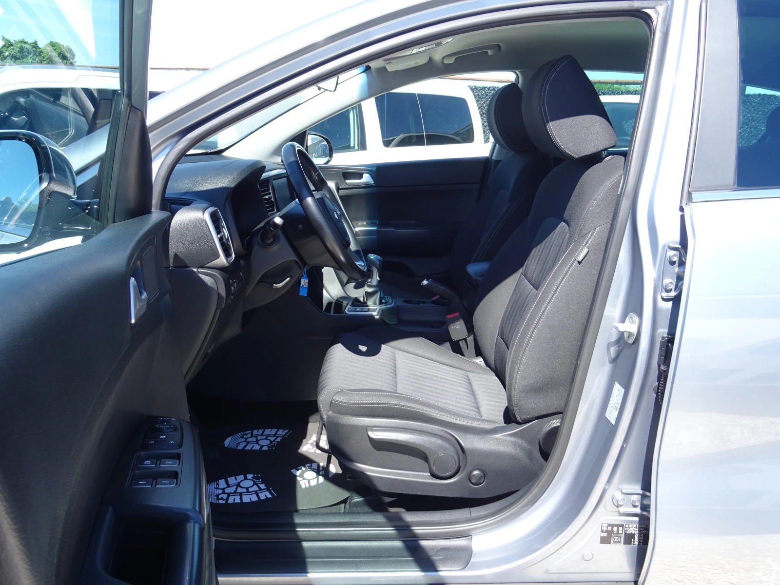 Kia Sportage 1.6CRDI 2WD Buisness, снимка 10 - Автомобили и джипове - 54676134