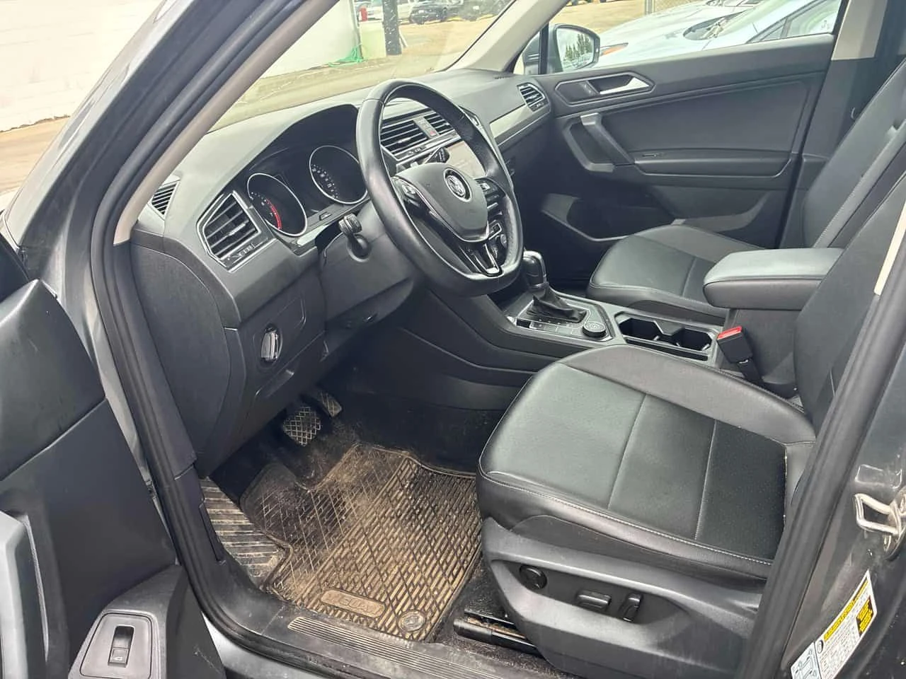 VW Tiguan * Comfortline * АВТОКРЕДИТ * ОТ ПРЕДСТАВИТЕЛСТВО, снимка 7 - Автомобили и джипове - 54856430