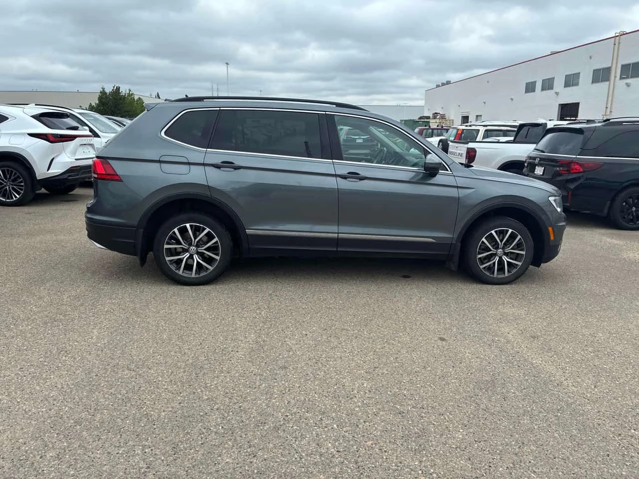 VW Tiguan * Comfortline * АВТОКРЕДИТ * ОТ ПРЕДСТАВИТЕЛСТВО, снимка 4 - Автомобили и джипове - 54856430