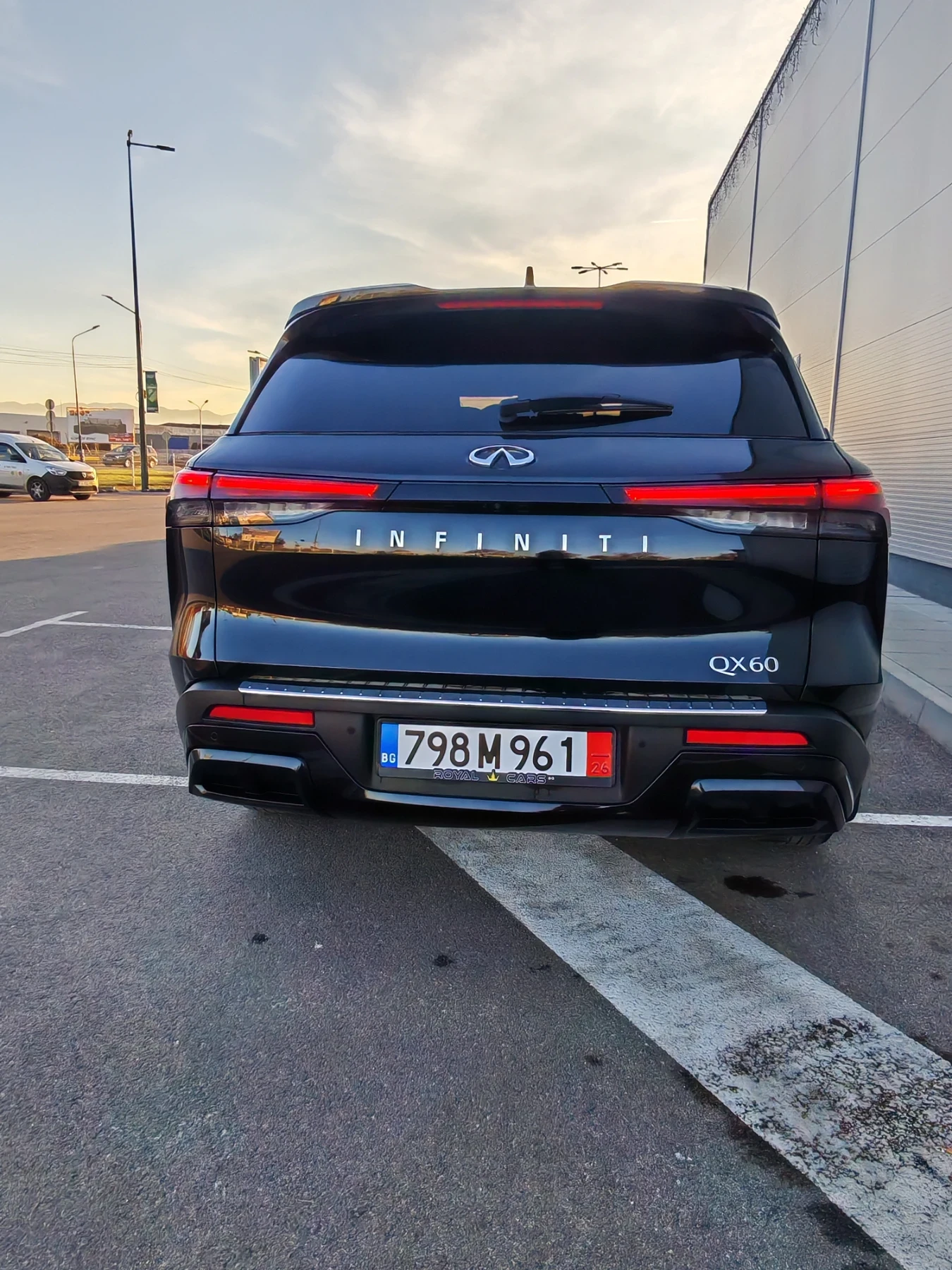 Infiniti QX60 SUV, снимка 4 - Автомобили и джипове - 55533352