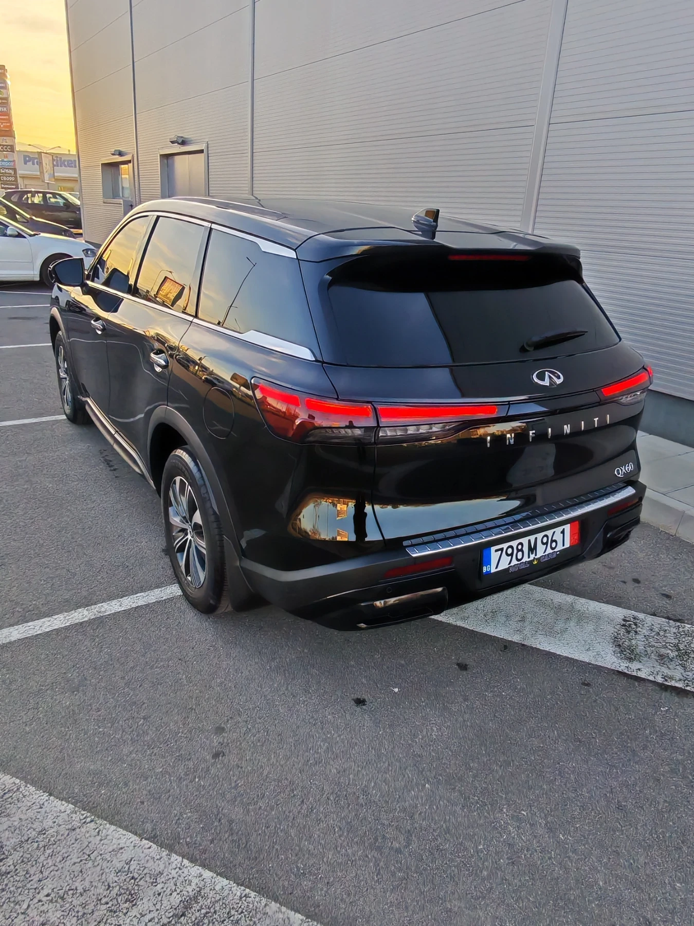 Infiniti QX60 SUV, снимка 5 - Автомобили и джипове - 55533352