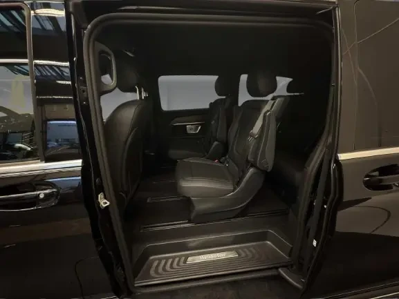 Mercedes-Benz V 250 d = AMG Line = Avantgarde Гаранция, снимка 11 - Бусове и автобуси - 53094603