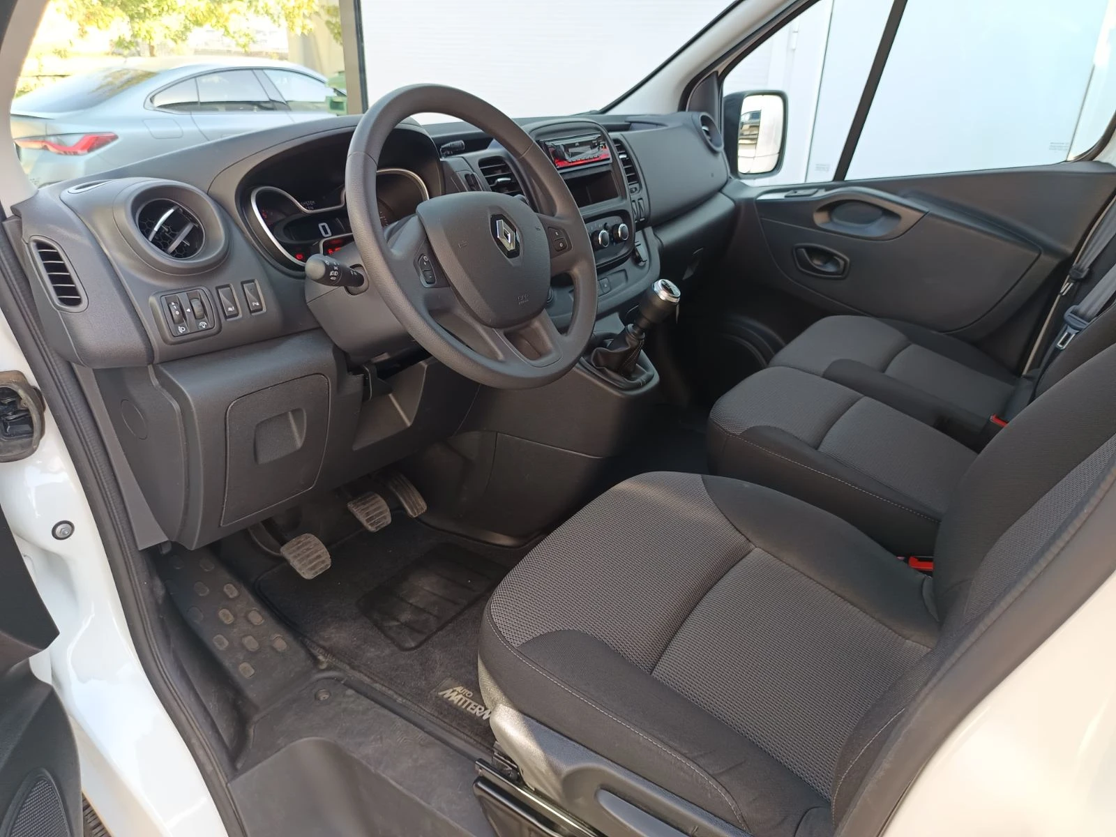Renault Trafic 2.0dCi/120 к.с/Life L1H1 - изображение 10