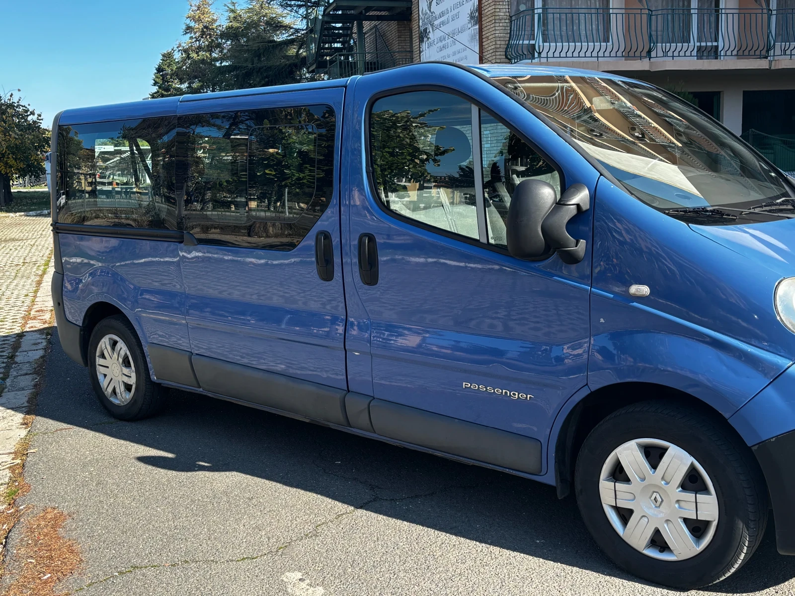 Renault Trafic 2.0DCI - изображение 2
