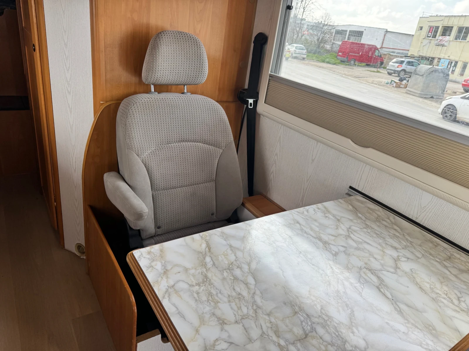 Кемпер Mercedes-Benz 412 d Hymer Automat , снимка 10 - Каравани и кемпери - 54216592