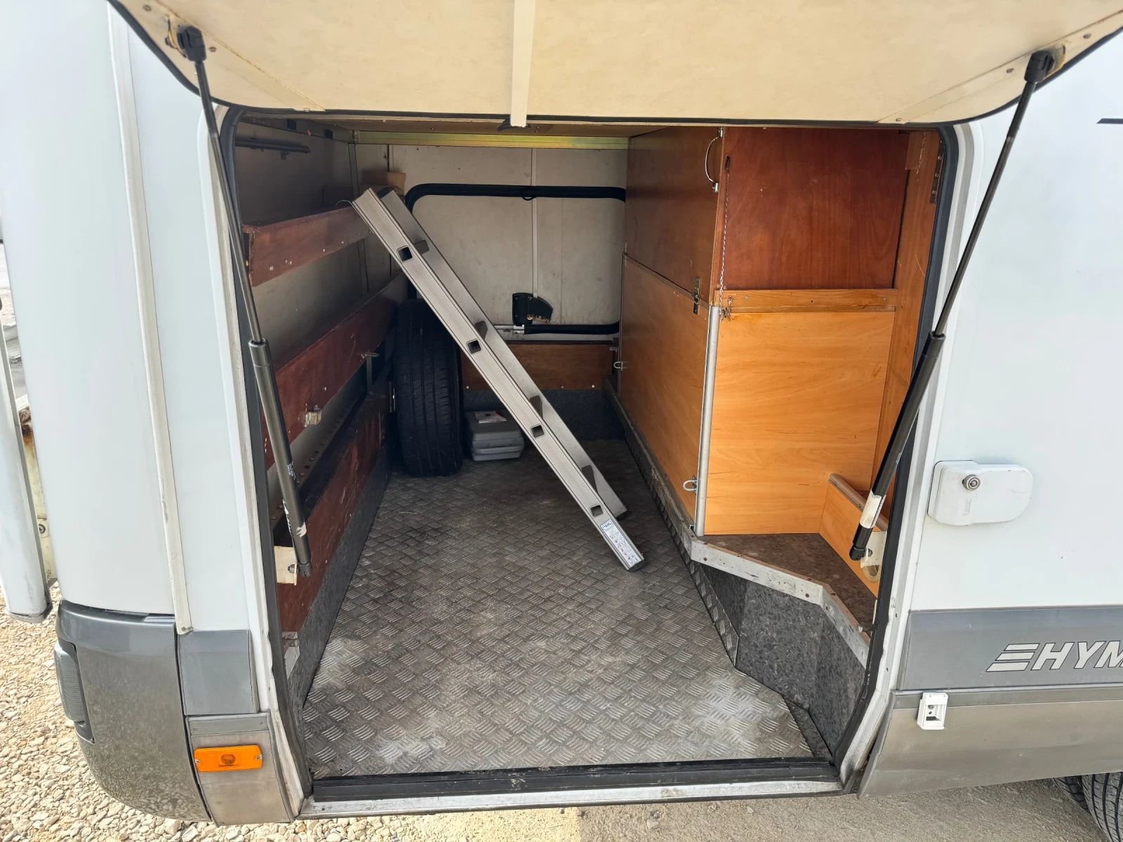 Кемпер Mercedes-Benz 412 d Hymer Automat , снимка 17 - Каравани и кемпери - 54216592
