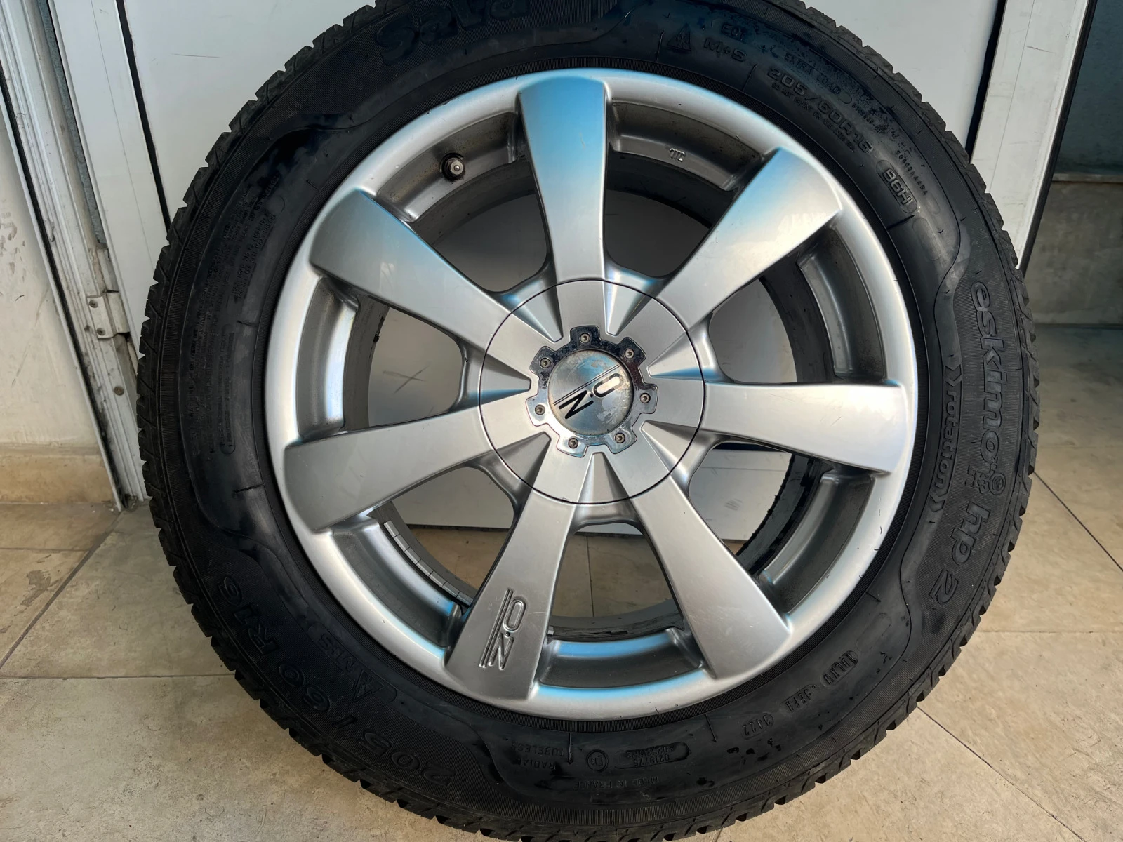 ���� � ������ 205/60R16 �� Mercedes-Benz E 200 | Mobile.bg � ����������� 1