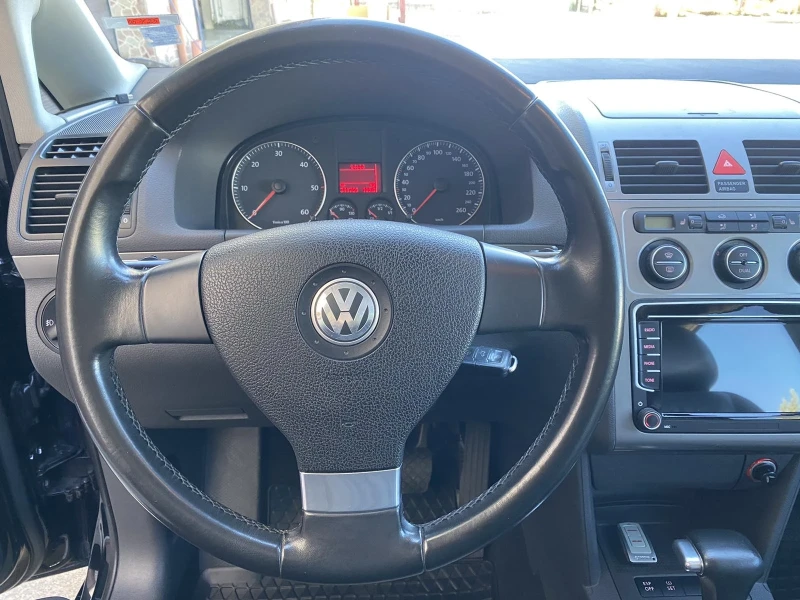 VW Touran 2.0TDI, снимка 7 - Автомобили и джипове - 47888801