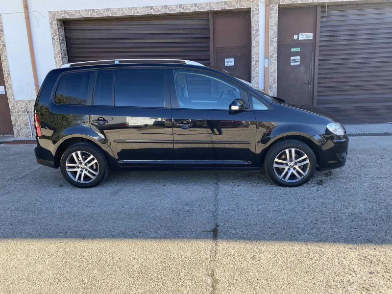 VW Touran 2.0TDI, снимка 2 - Автомобили и джипове - 47888801