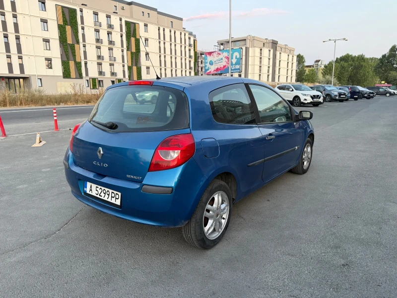 Renault Clio 1.4 98кс., снимка 4 - Автомобили и джипове - 51084987