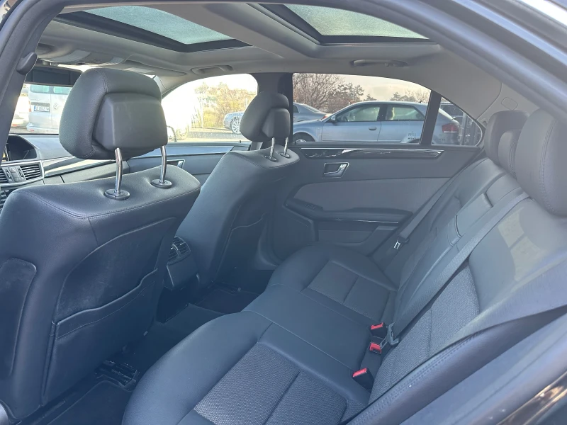 Mercedes-Benz E 200 AVANTGARDE* 184к.с* ПАНОРАМА* НАВИ, снимка 11 - Автомобили и джипове - 52825026