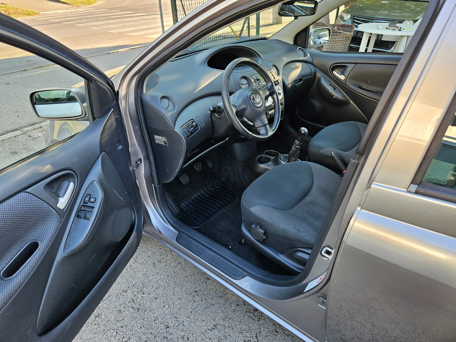 Toyota Yaris 1.4 d4d 75 kc - изображение 8