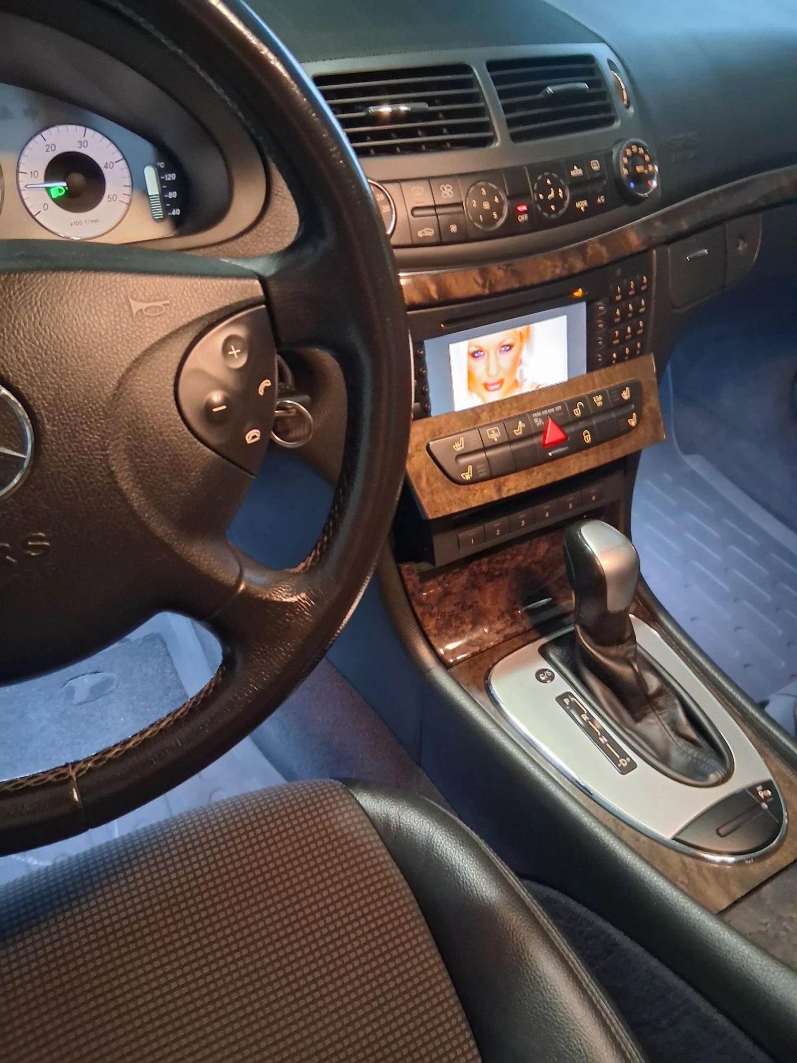 Mercedes-Benz E 320  - изображение 9