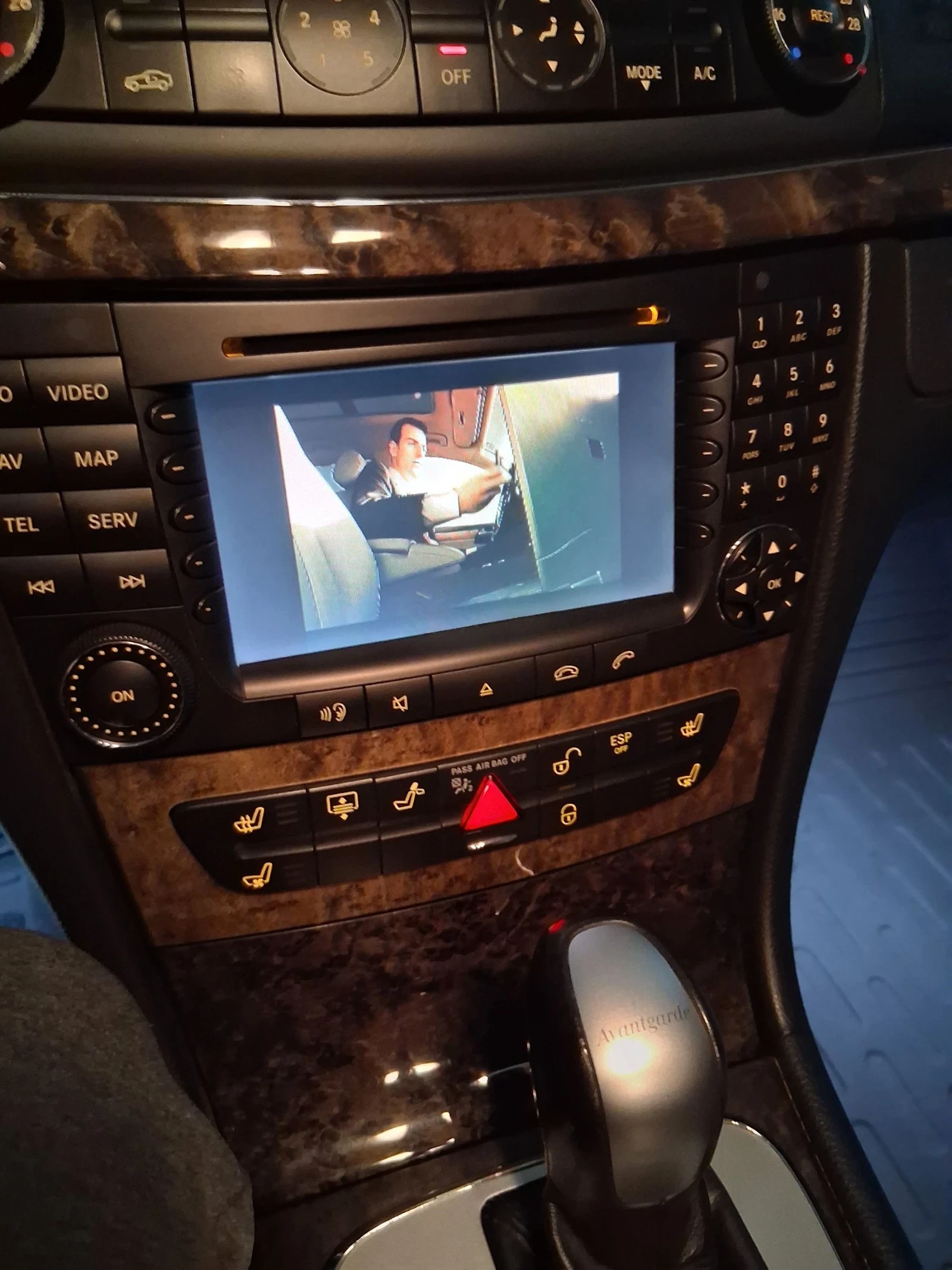 Mercedes-Benz E 320  - изображение 4