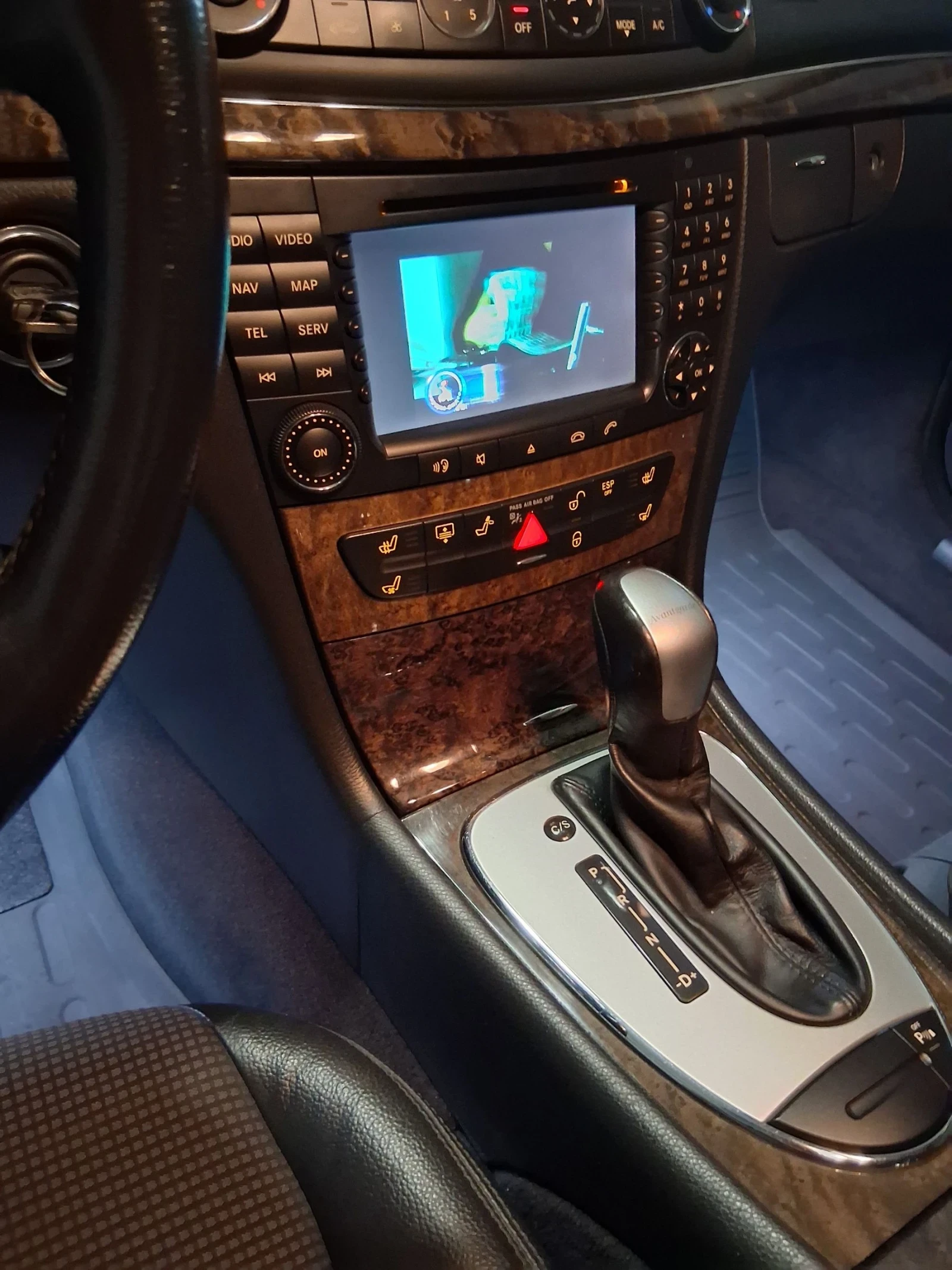 Mercedes-Benz E 320  - изображение 10