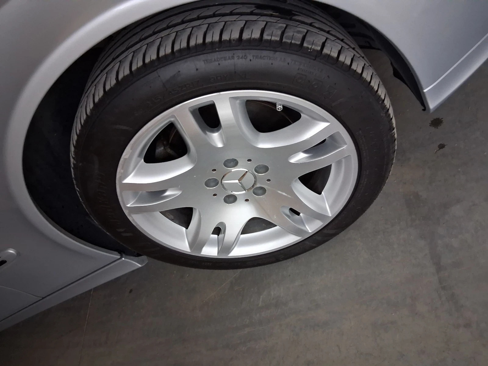 Mercedes-Benz E 320  - изображение 8