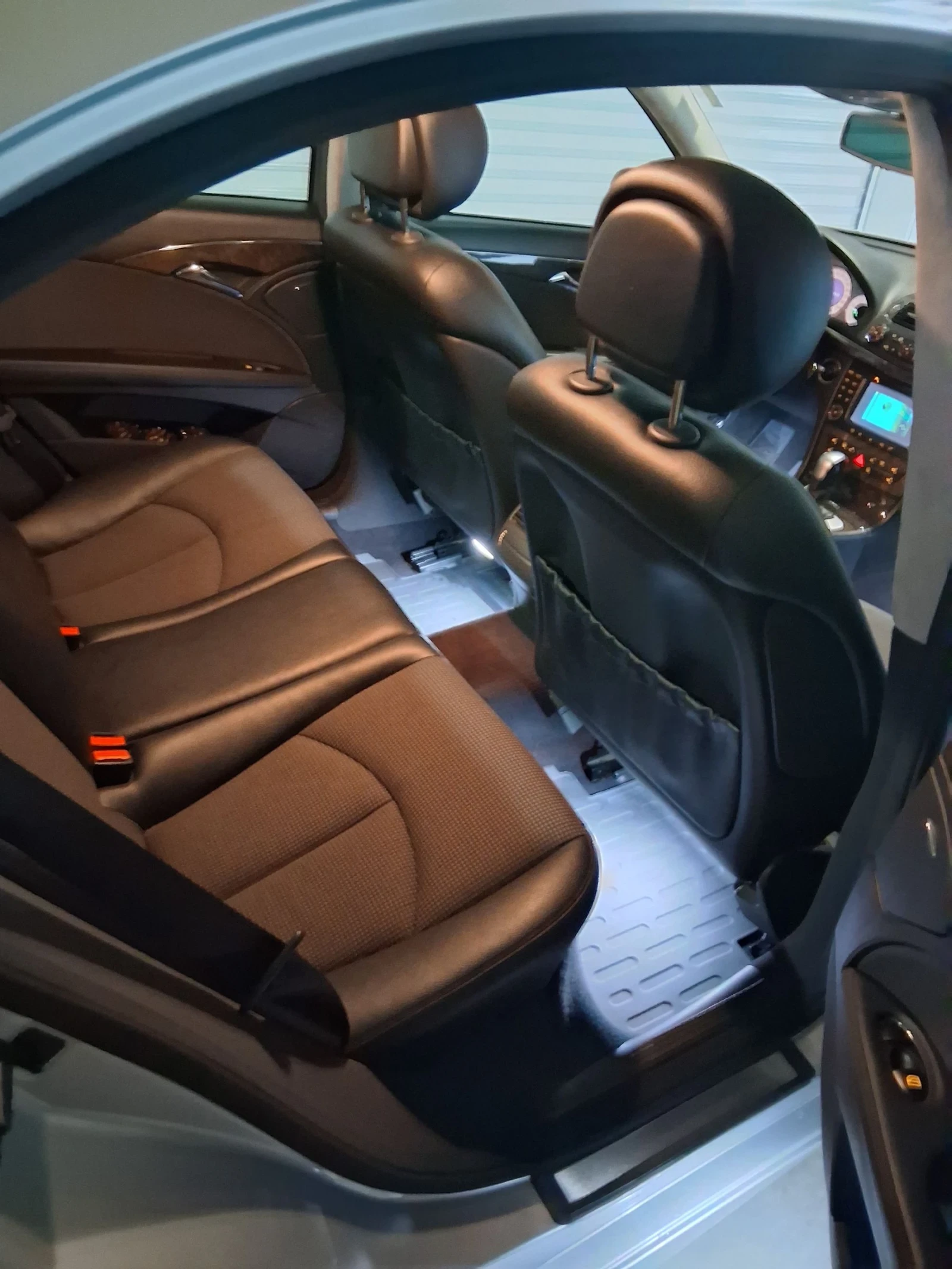 Mercedes-Benz E 320  - изображение 7