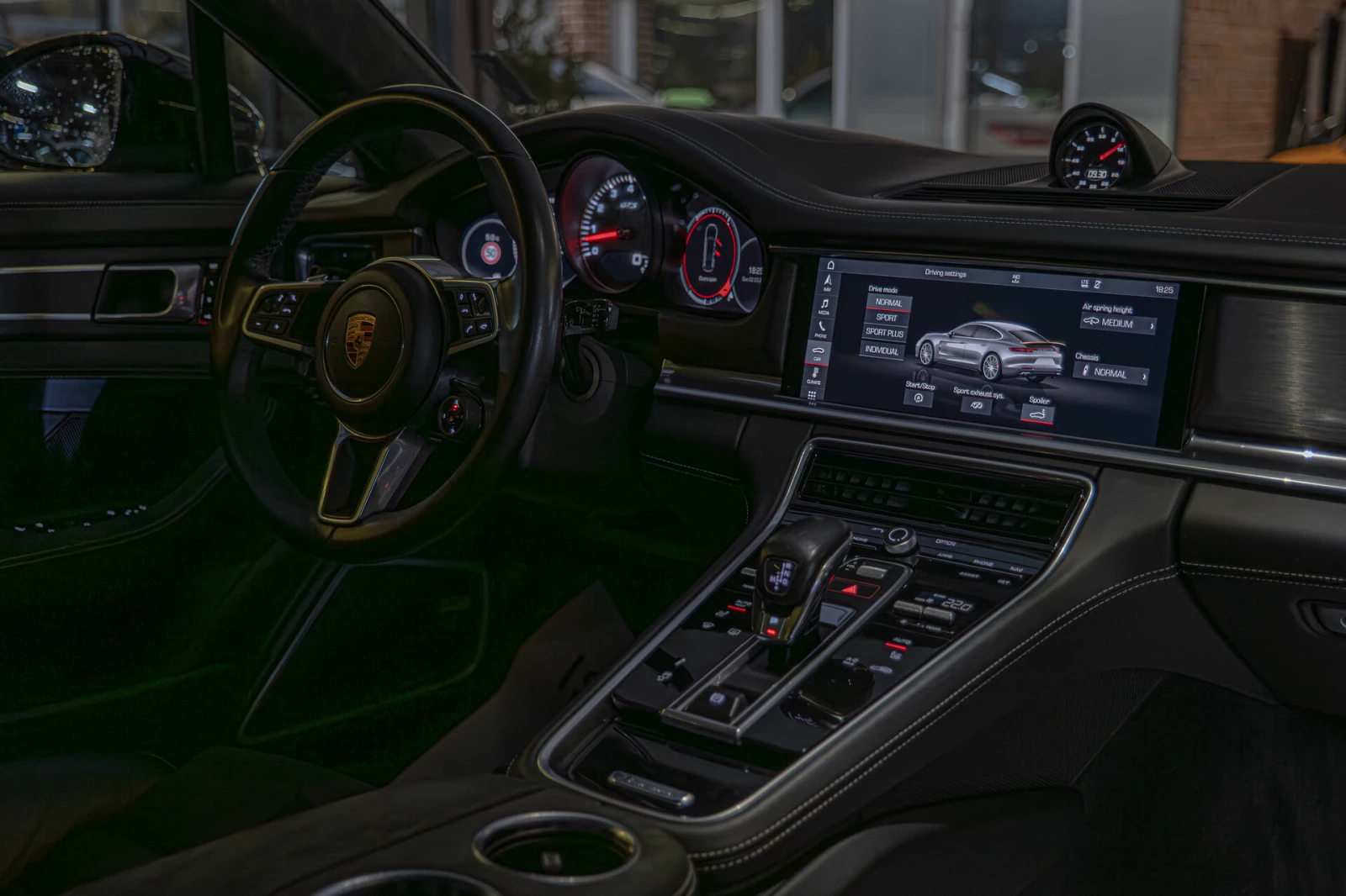 Porsche Panamera GTS/4.0 V8/HuD/PDLS+ /Bose/Панорама/Алкантар/Chron - изображение 10