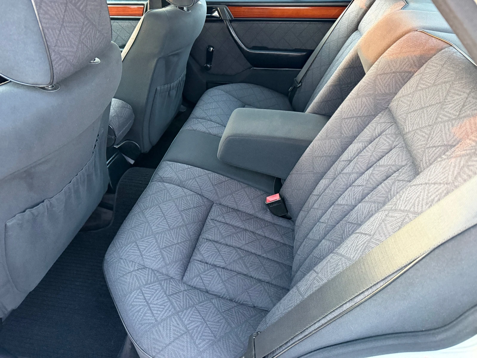 Mercedes-Benz 124 2.0i 16v Avtomat , снимка 5 - Автомобили и джипове - 53840224