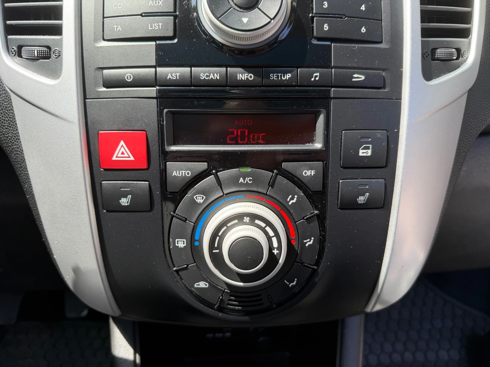 Kia Venga  1.4i | 90 к.с. Бензин | Titanium collection, снимка 14 - Автомобили и джипове - 54337261