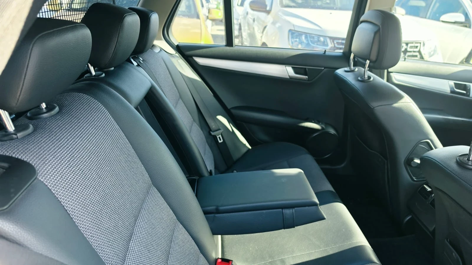 Mercedes-Benz C 220, снимка 13 - Автомобили и джипове - 54589063