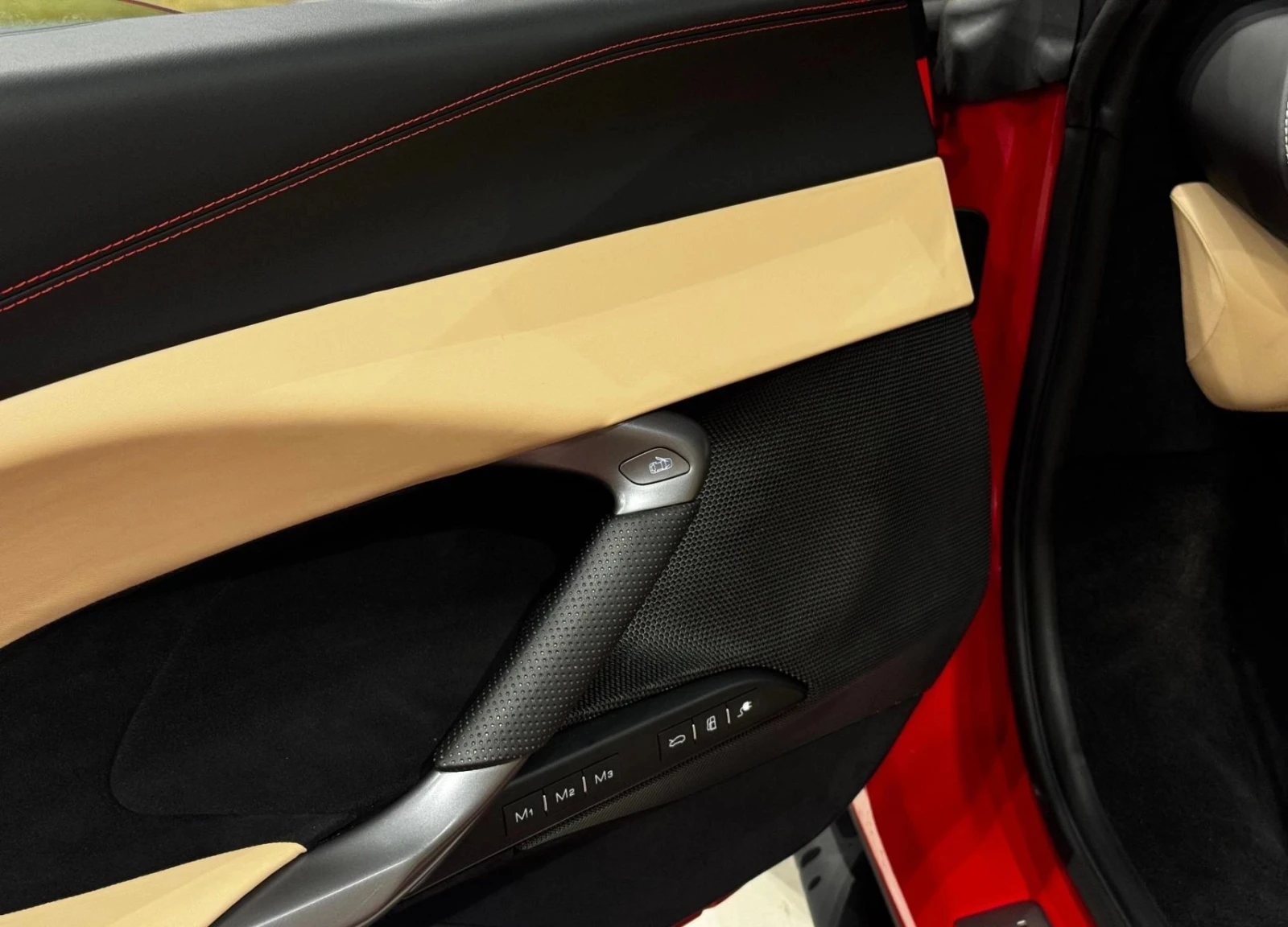 Ferrari 296 GTS 3.0 V6 Plug-in Hybrid F1, снимка 13 - Автомобили и джипове - 54718314