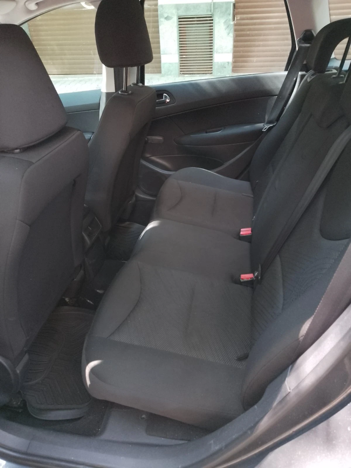 Peugeot 308 1.6 HDI, снимка 9 - Автомобили и джипове - 55300721