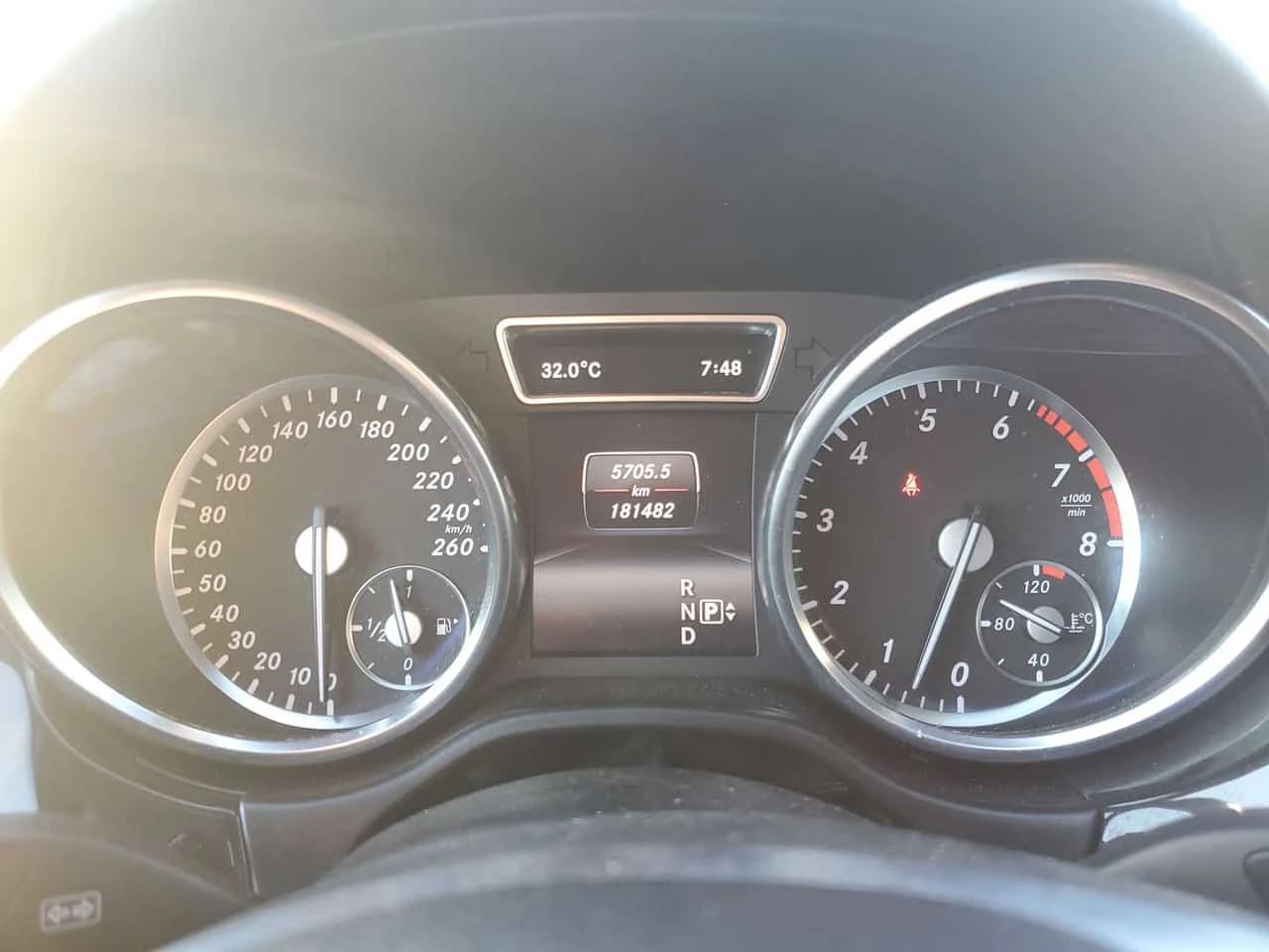Mercedes-Benz ML 550 * 4MATIC 4dr * CARFAX * ОПЦИЯ ЗА ФИНАНСИРАНЕ , снимка 8 - Автомобили и джипове - 55335883