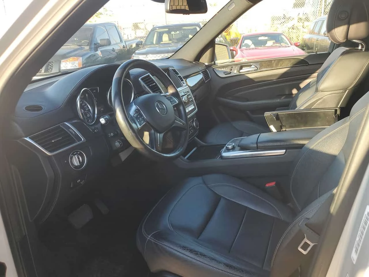 Mercedes-Benz ML 550 * 4MATIC 4dr * CARFAX * ОПЦИЯ ЗА ФИНАНСИРАНЕ , снимка 5 - Автомобили и джипове - 55335883