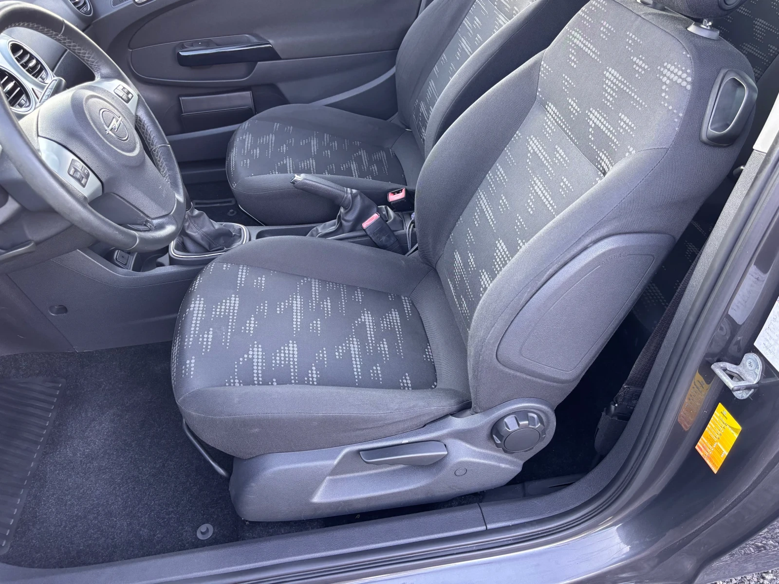 Opel Corsa 1.2 Газ + Бензин, снимка 8 - Автомобили и джипове - 55537058