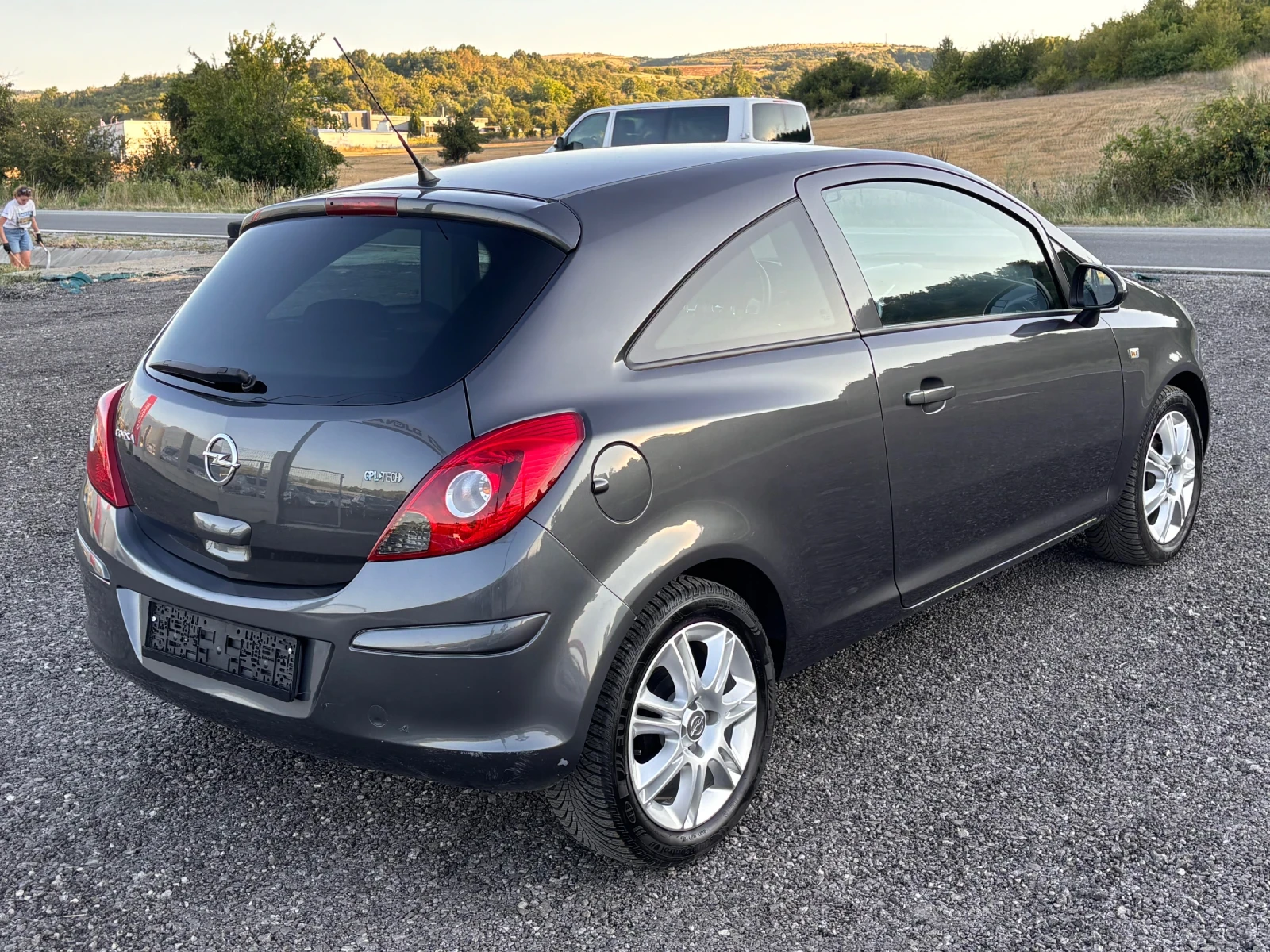 Opel Corsa 1.2 Газ + Бензин, снимка 3 - Автомобили и джипове - 55537058