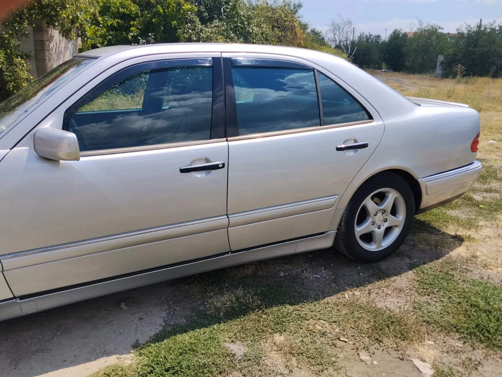 Mercedes-Benz E 200, снимка 11 - Автомобили и джипове - 55578162
