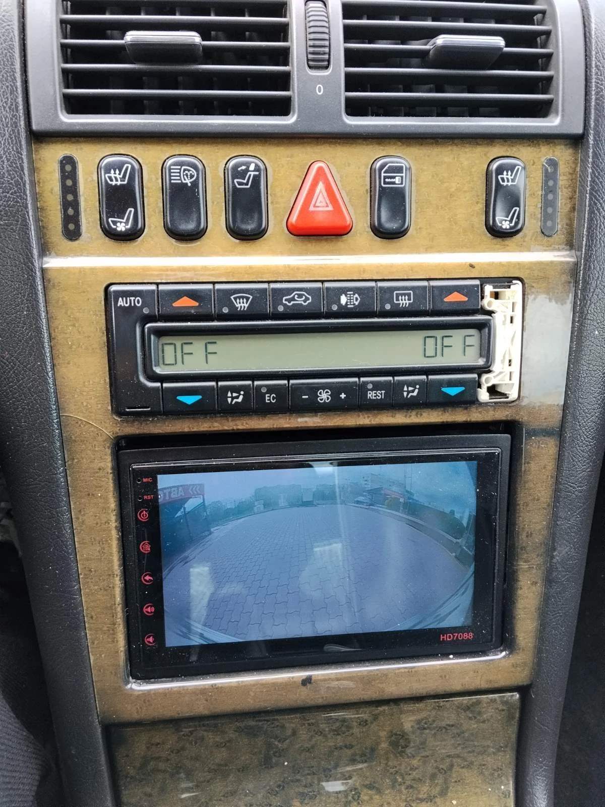 Mercedes-Benz E 200, снимка 8 - Автомобили и джипове - 55578162