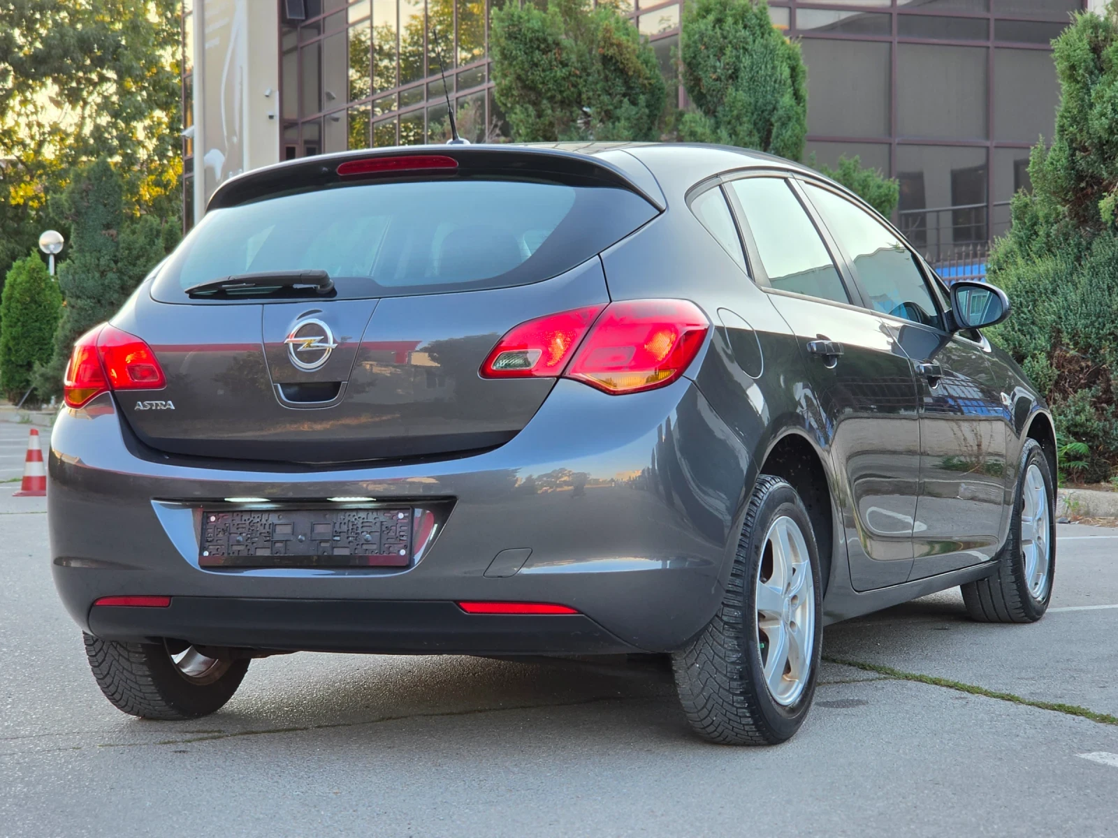 Opel Astra 1.4i 100hp * КЛИМАТИК * ЕВРО 5 * ANDROID * ЛИЗИНГ , снимка 4 - Автомобили и джипове - 55615685