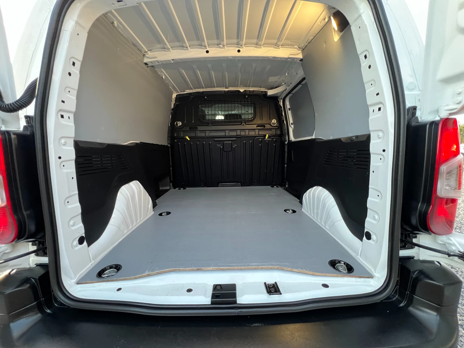 Citroen Berlingo 1.5HDI /150155км./VR7EFYHYCMJ528639/3-МЕСТЕН/PDC/, снимка 11 - Автомобили и джипове - 56078420