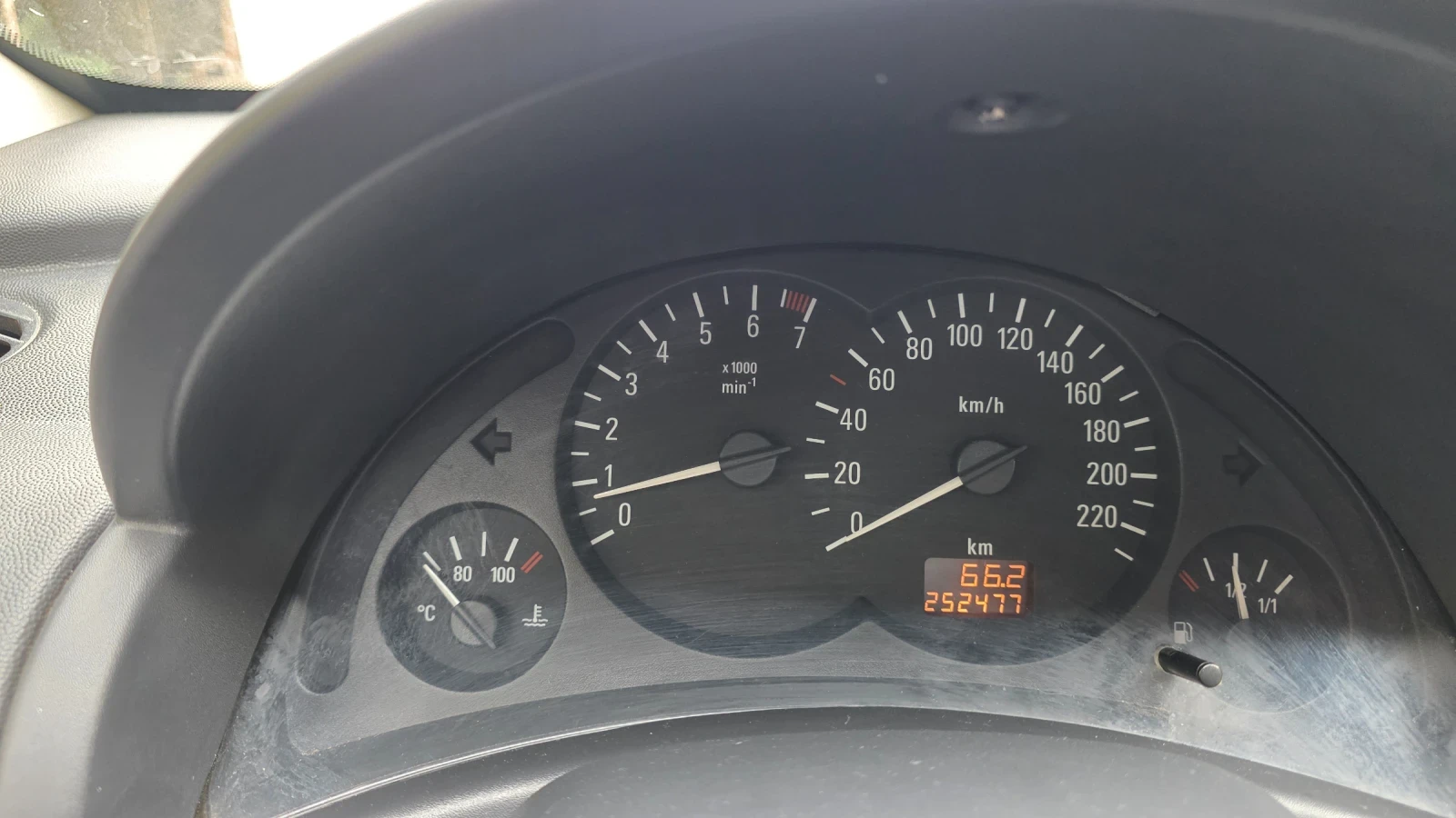 Opel Corsa 1.2   60 кс., снимка 11 - Автомобили и джипове - 56183289